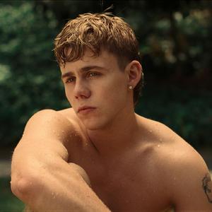 女生扒开🍑让我进去
